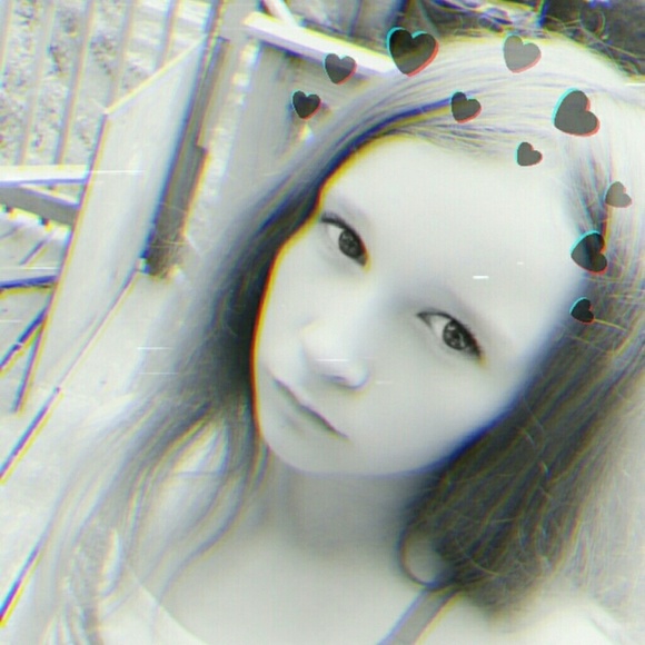 Meet your Posher, Hayley. - Picture 2 of 3